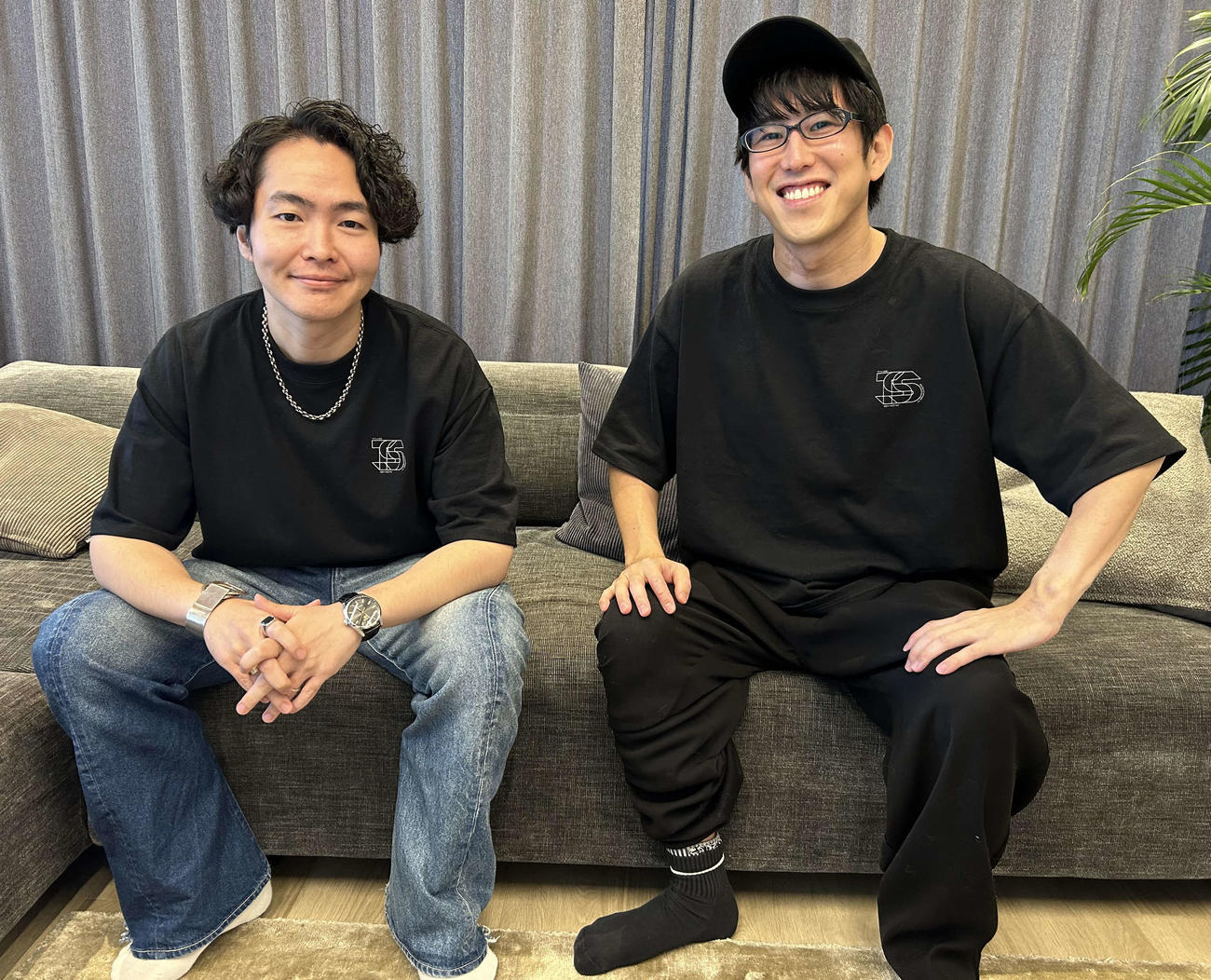 トークライブ「The Secret Show」を行うシークエンスはやとも（左）と都市伝説系YouTuber、Naokiman（撮影・松尾幸之介）