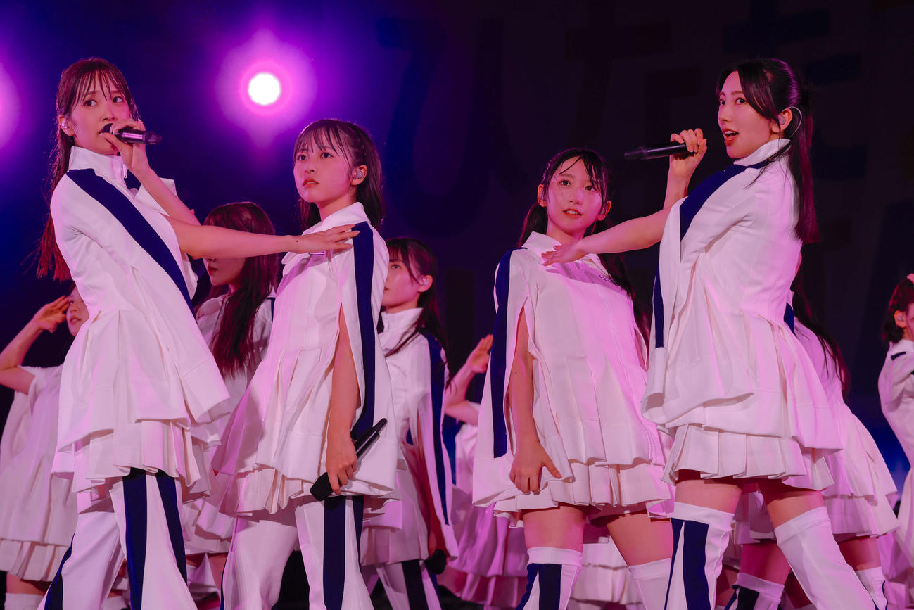 「ひなたフェス2024」で「絶対的第六感」をパフォーマンスする日向坂46。左から佐々木久美、正源司陽子、藤嶌果歩、小西夏菜美（C）Seed＆Flower LLC