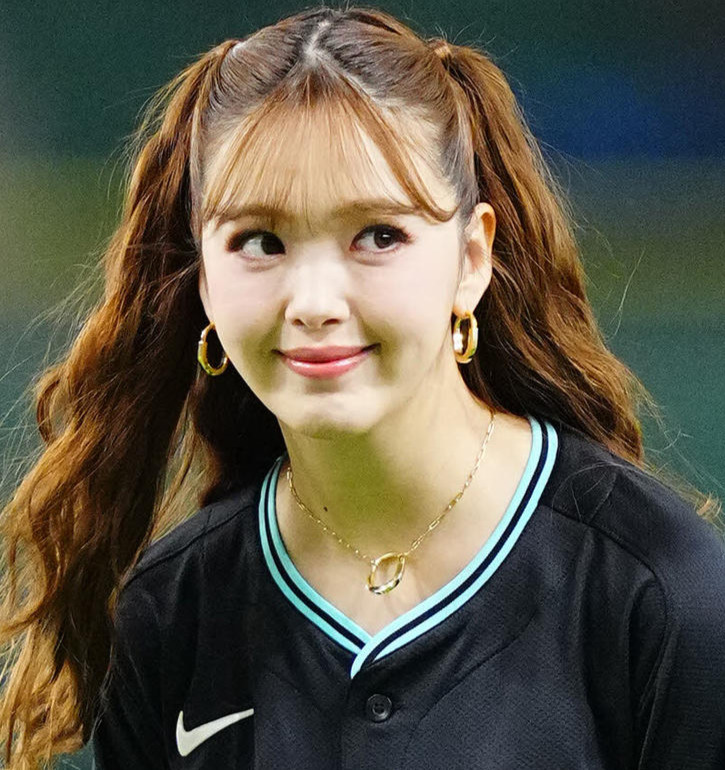 巨人対DeNA　セレモニアルピッチを務める藤田ニコル（2024年9月8日撮影）