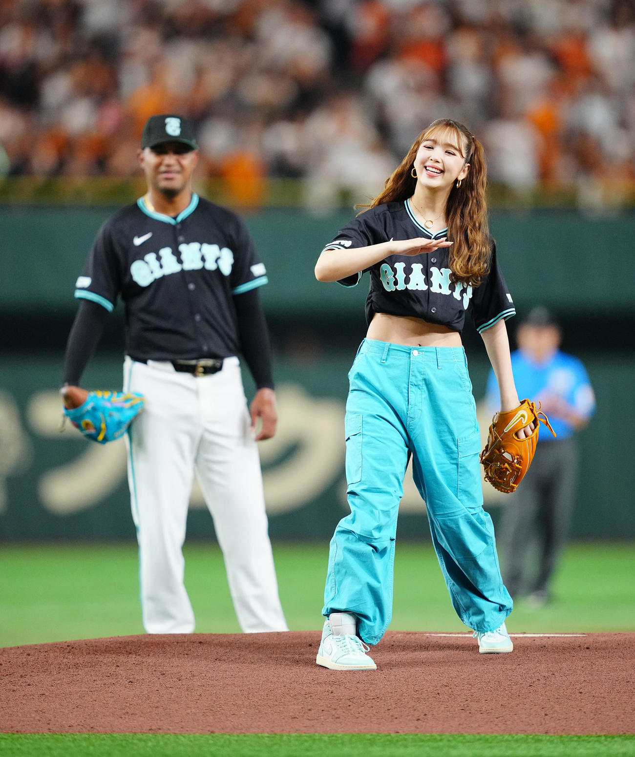 巨人対DeNA　セレモニアルピッチを務める藤田ニコル（2024年9月8日撮影）