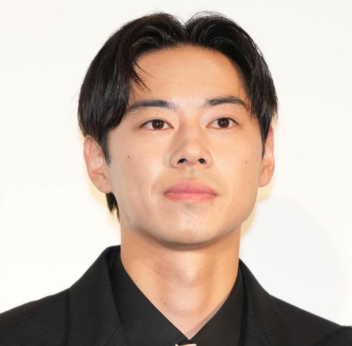 戸塚純貴、「虎に翼」伊藤沙莉との控室ショット公開「エモすぎる」「グッとくる」と反響