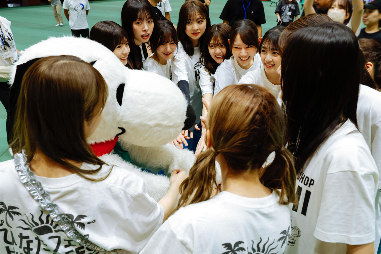 クリーンイベント「SNOOPY Loves NATURE　“Team up!”　in　ひなたフェス2024」に参加した日向坂46メンバーら