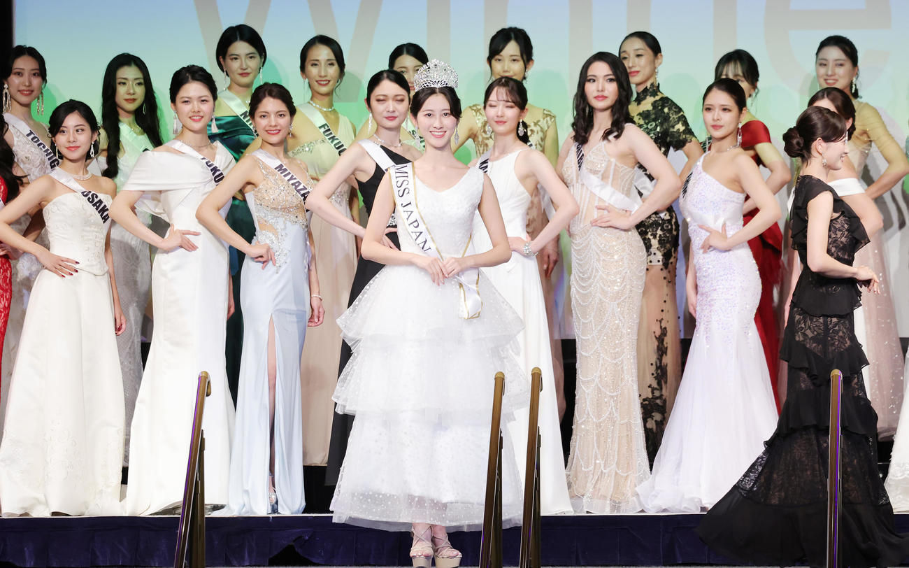 2024ミス・ジャパングランプリの香川代表、都島涼香さん（手前）（撮影・野上伸悟）
