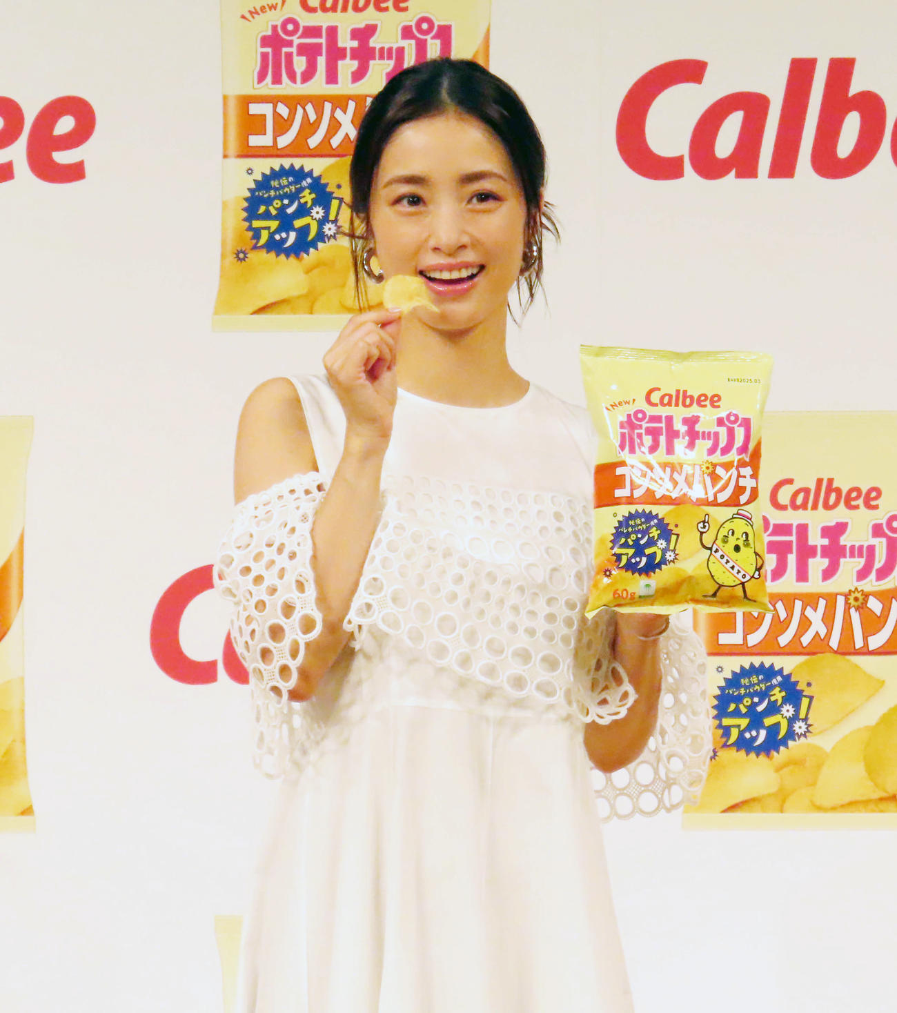 「ポテトチップス　コンソメパンチ」の新CM発表会に出席した上戸彩（撮影・野見山拓樹）