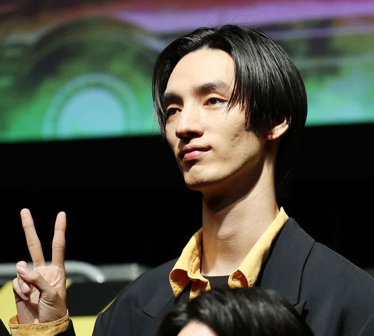 ドラマ「No Activity」シーズン2配信記念イベントでVサインする清水尋也（撮影・宮地輝）