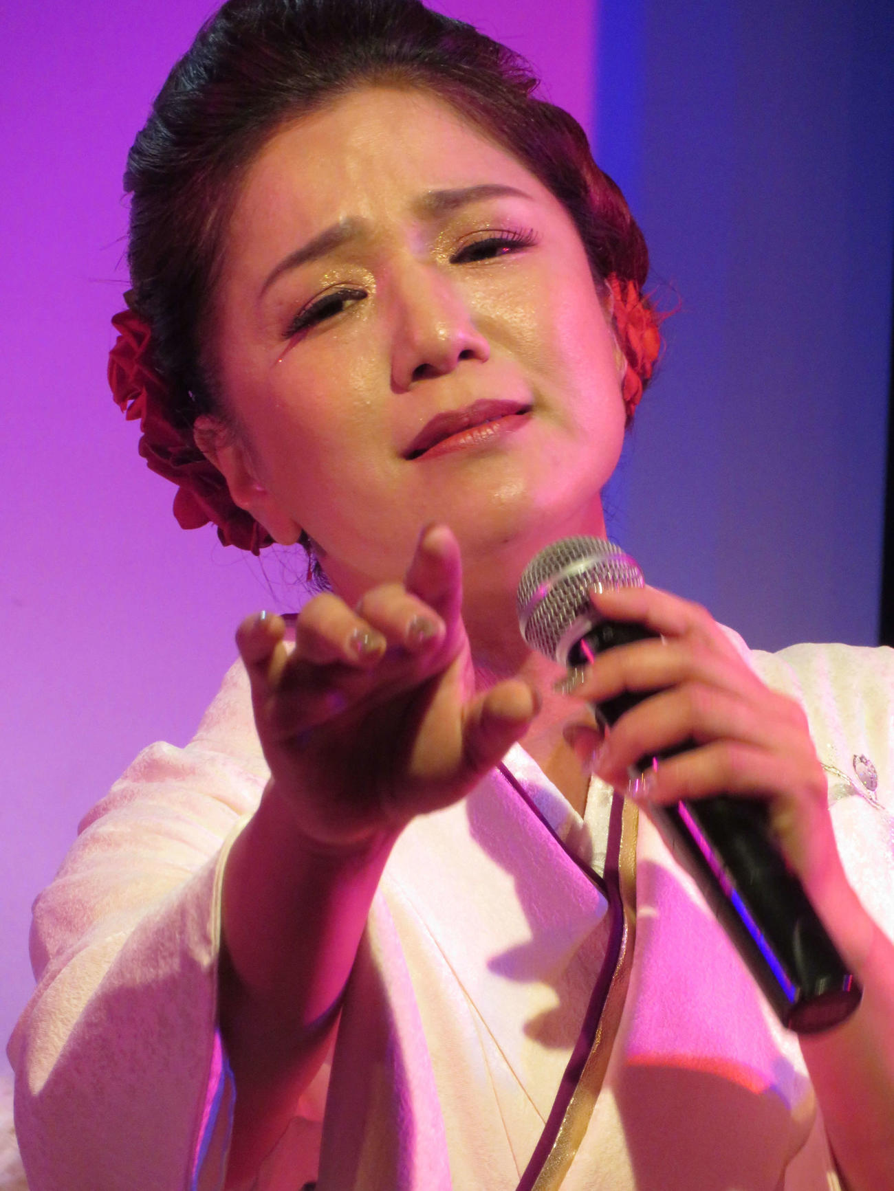 新曲「三日月と赤い橋」の発売記念イベントを行った五十川ゆき