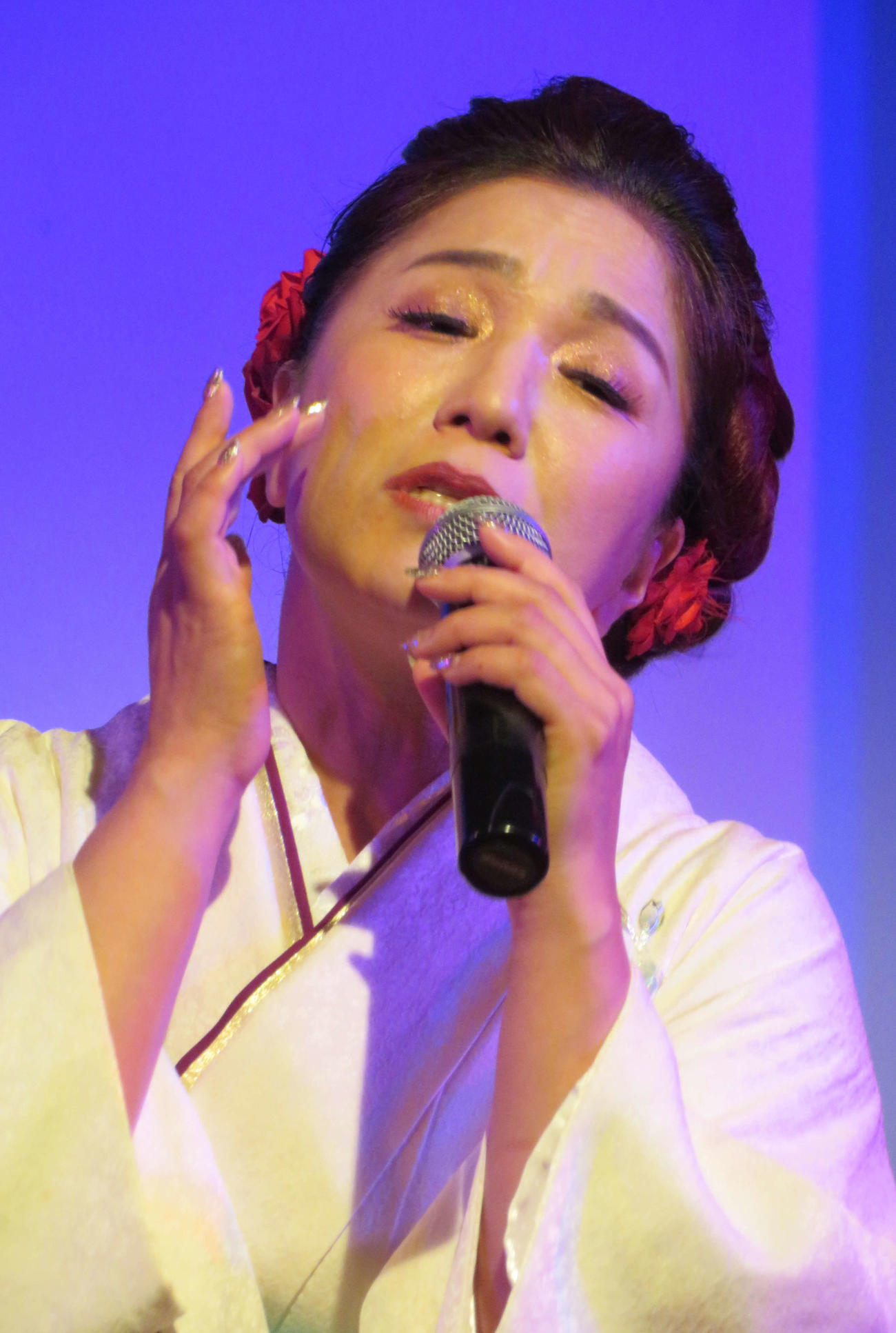 新曲「三日月と赤い橋」の発売記念イベントを行った五十川ゆき