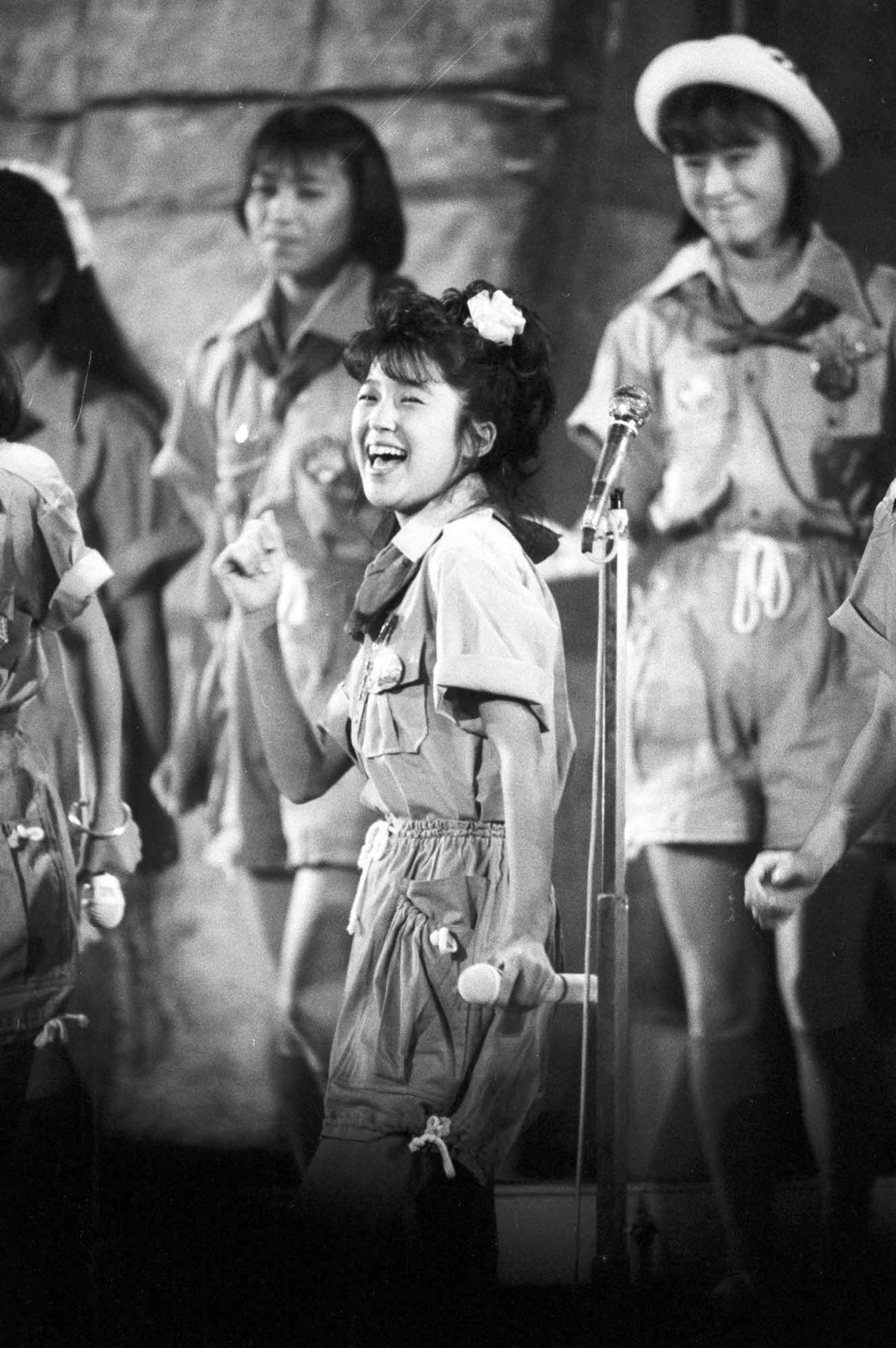 おニャン子倶楽部卒業コンサートで熱唱する新田恵利（1986年9月撮影）