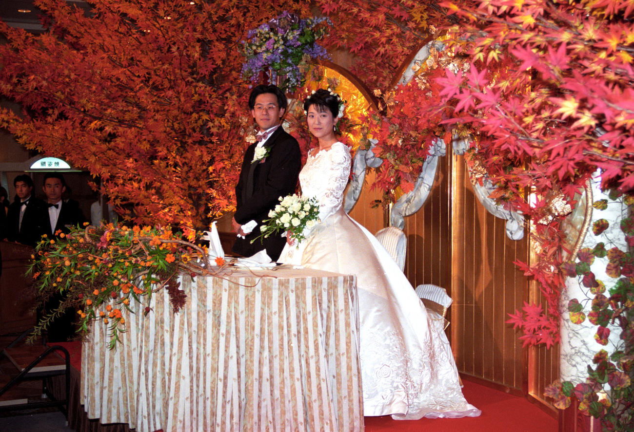 フジテレビ社員と結婚した新田恵利の結婚披露宴（97年10月撮影）