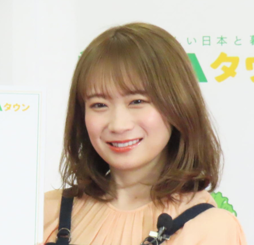 秋元真夏（2024年4月撮影）