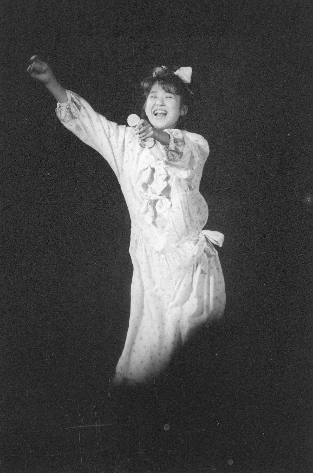 コンサートツアー最終公演で卒業する新田恵利（1986年9月撮影）