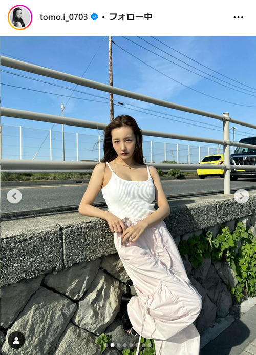 板野友美“夏の見納め？”白キャミ写真8枚投稿で突然「総選挙」勃発「4