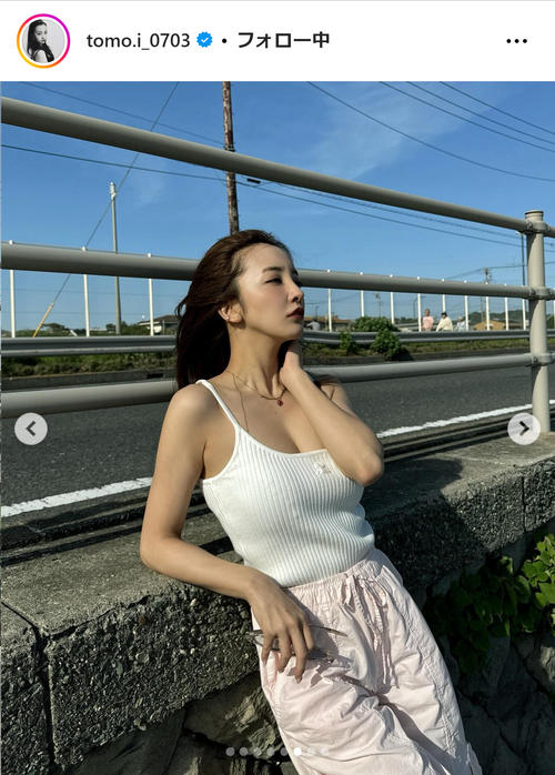 板野友美“夏の見納め？”白キャミ写真8枚投稿で突然「総選挙」勃発「4