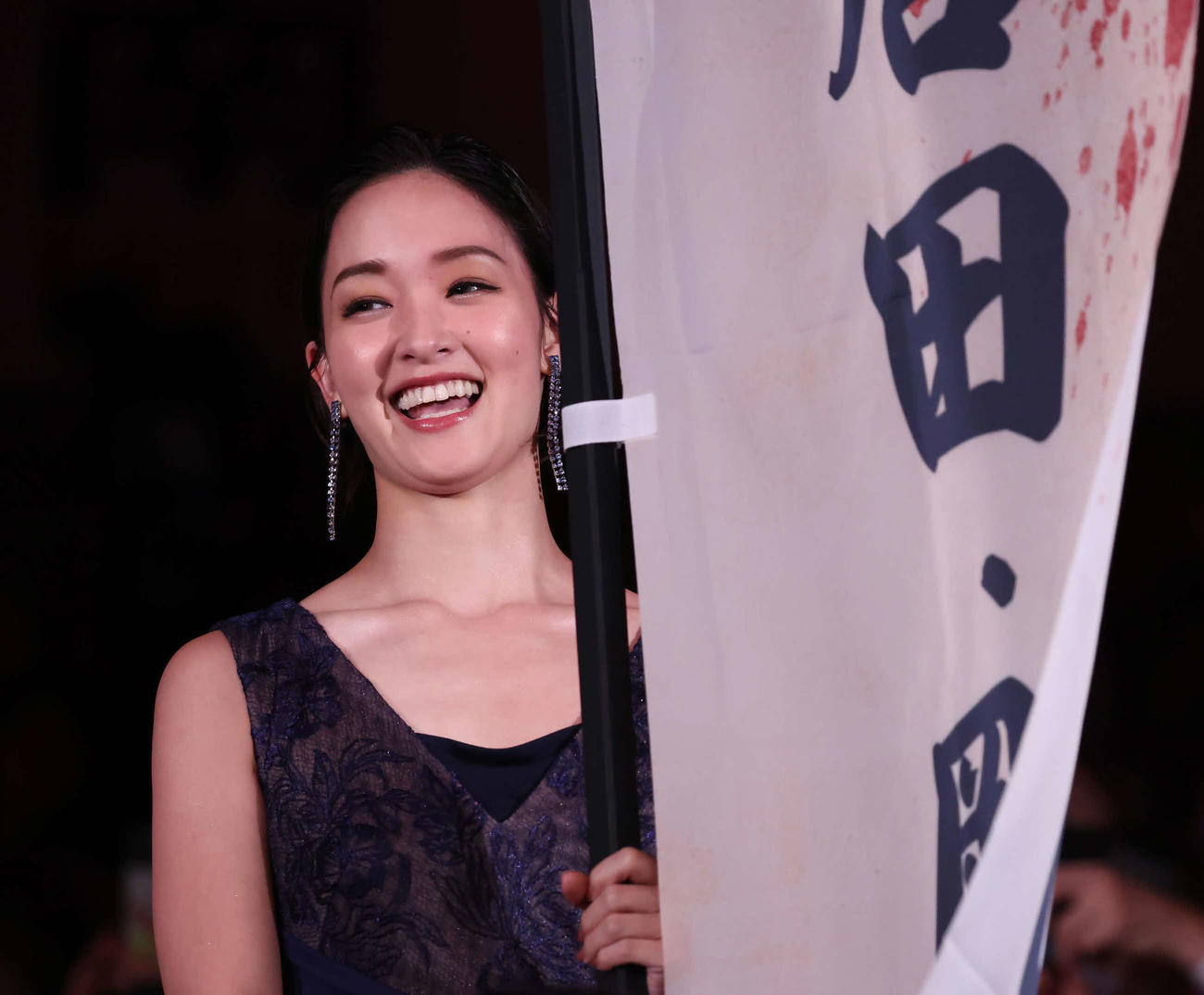 Netflixシリーズ「極悪女王」配信記念イベントで、入場する剛力彩芽（撮影・丹羽敏通）