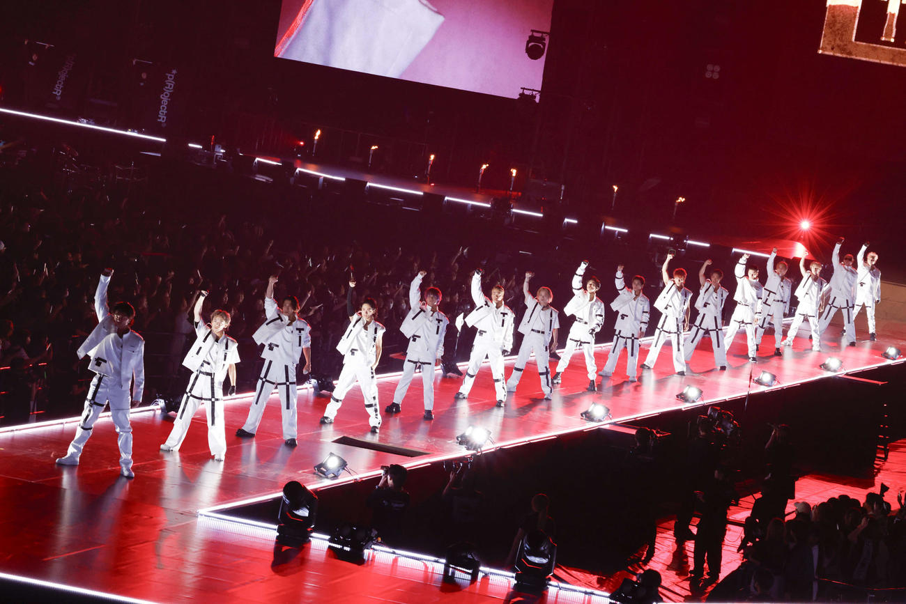 東京ドーム公演を行ったTHE RAMPAGE（左から）武知海青、浦川翔平、RIKU、岩谷翔吾、与那嶺瑠唯、LIKIYA、山本彰吾、川村壱馬、神谷健太、後藤拓磨、陣、長谷川慎、吉野北人、藤原樹、龍、鈴木昂秀