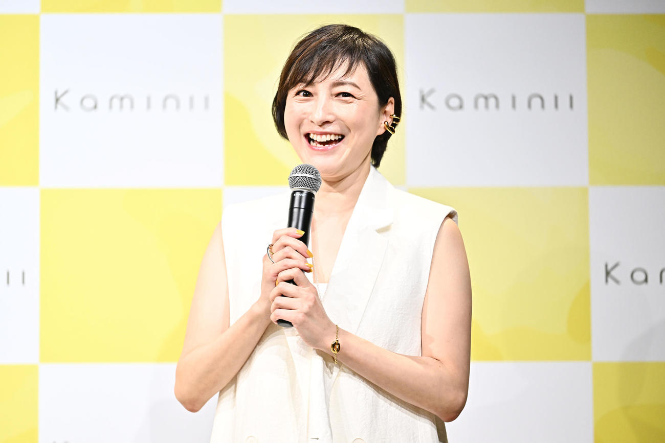 笑顔でトークする広末涼子（撮影・滝沢徹郎）