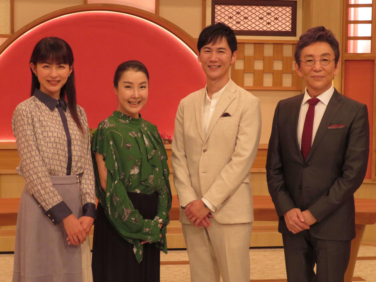 ABEMA「FOR JAPAN－日本を経営せよ－」公開収録に出席した左から平井理央、谷元有香、石丸伸二、古舘伊知郎