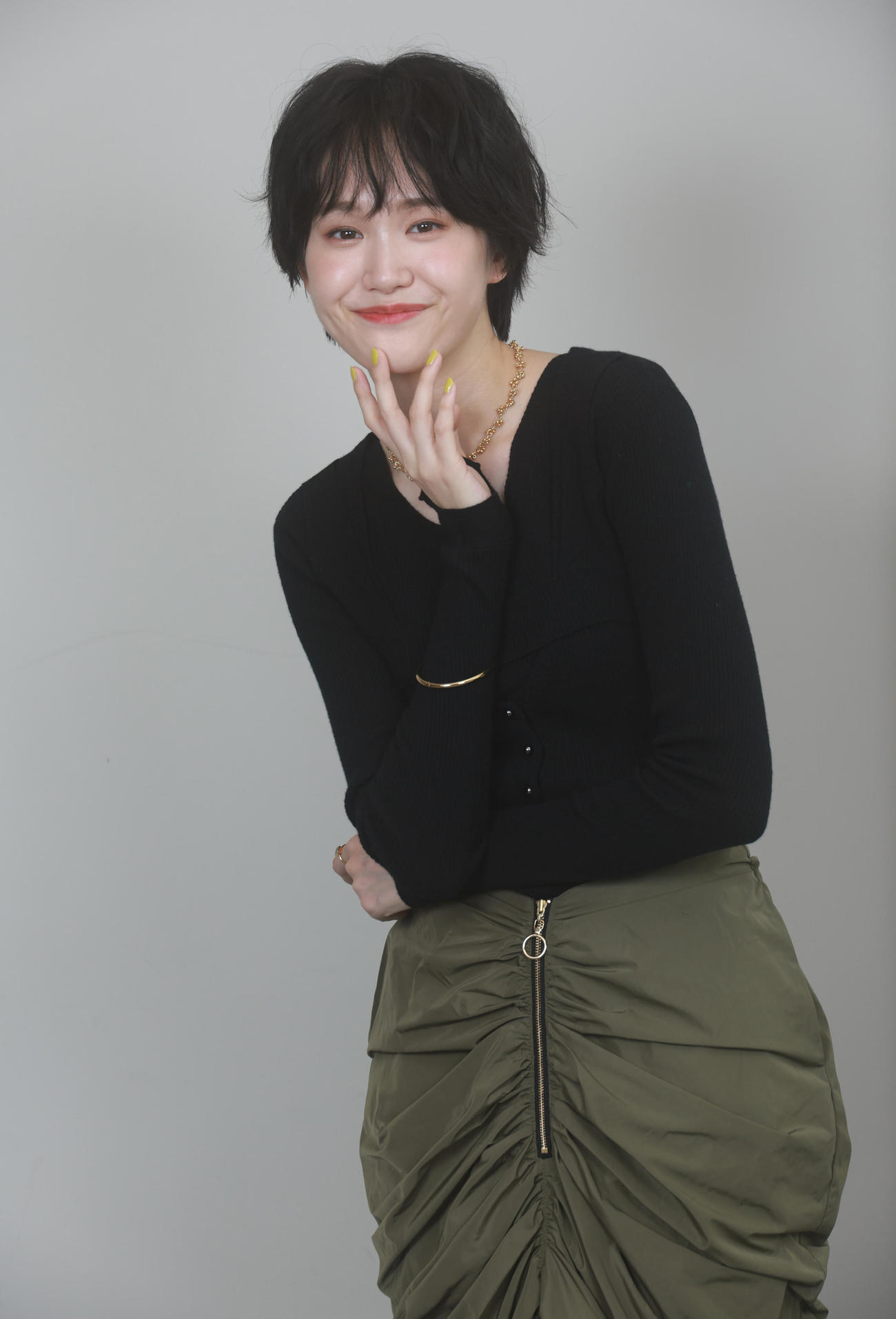 ショートカットがすてきなドラマで活躍する尾碕真花（撮影・中島郁夫）