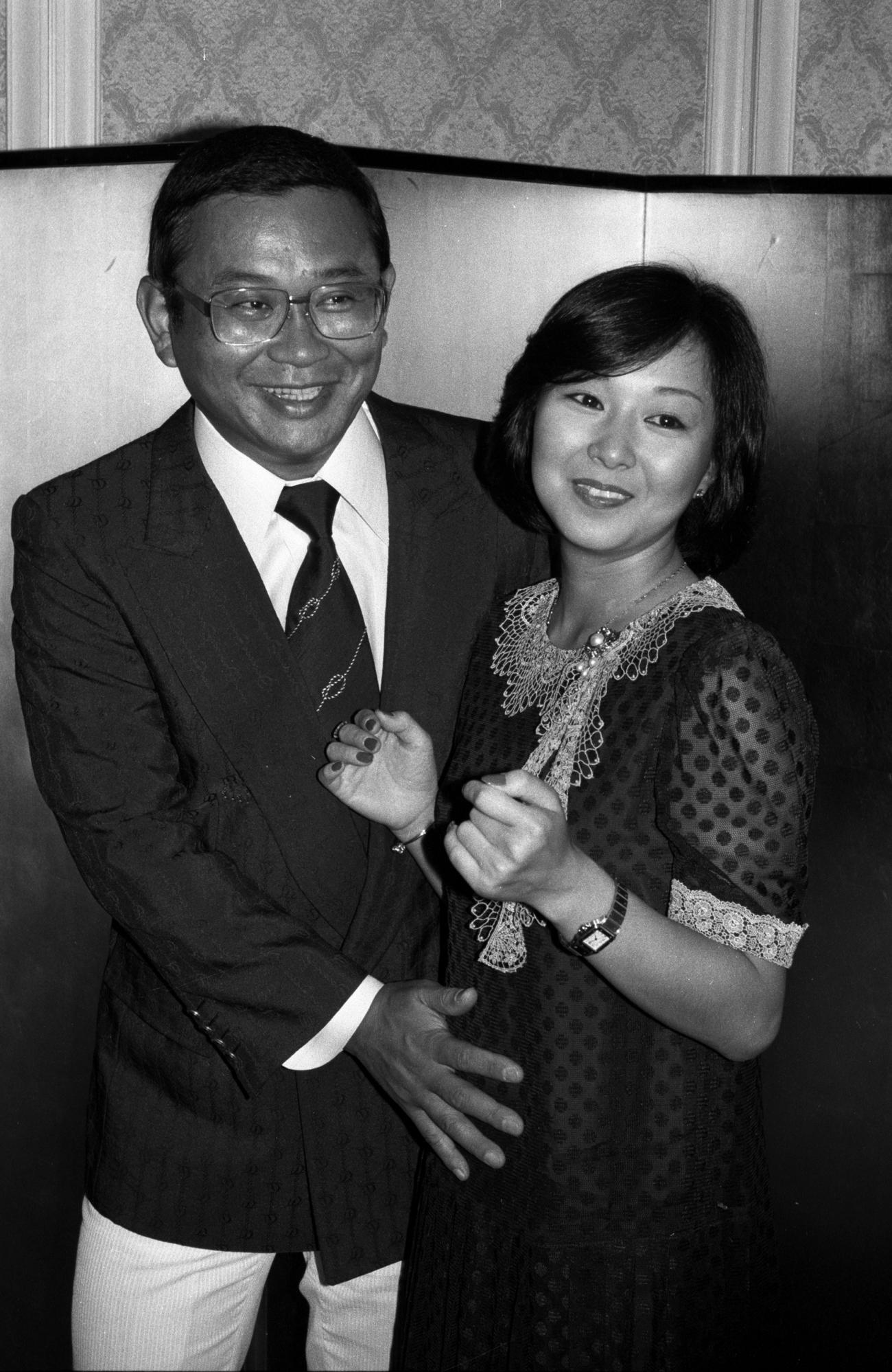 敏いとうとハッピー＆ブルーのリーダー敏いとうさんが黒滝るり子さんとの結婚を発表した（1981年撮影）