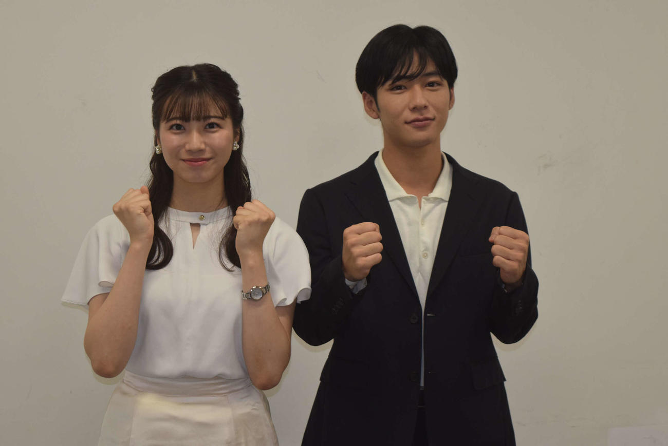 取材会に出席したカンテレ田中友梨奈アナウンサー（左）と秦令欧奈（はだ・れおな）アナウンサー（2024年9月撮影）