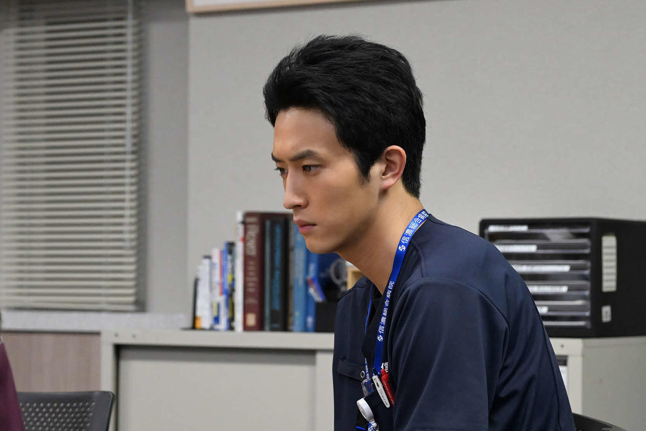 カンテレ・フジテレビ系「マウンテンドクター」より杉野遥亮（C）カンテレ
