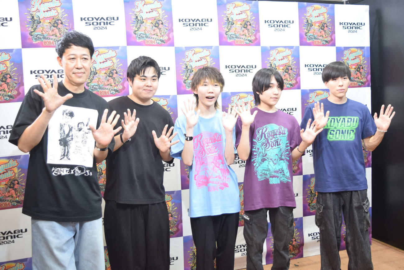 「KOYABU SONIC 2024」に出演した（左から）小籔千豊、らいふがーど、ぶゅりる、wickesy、くらら（撮影・阪口孝志）