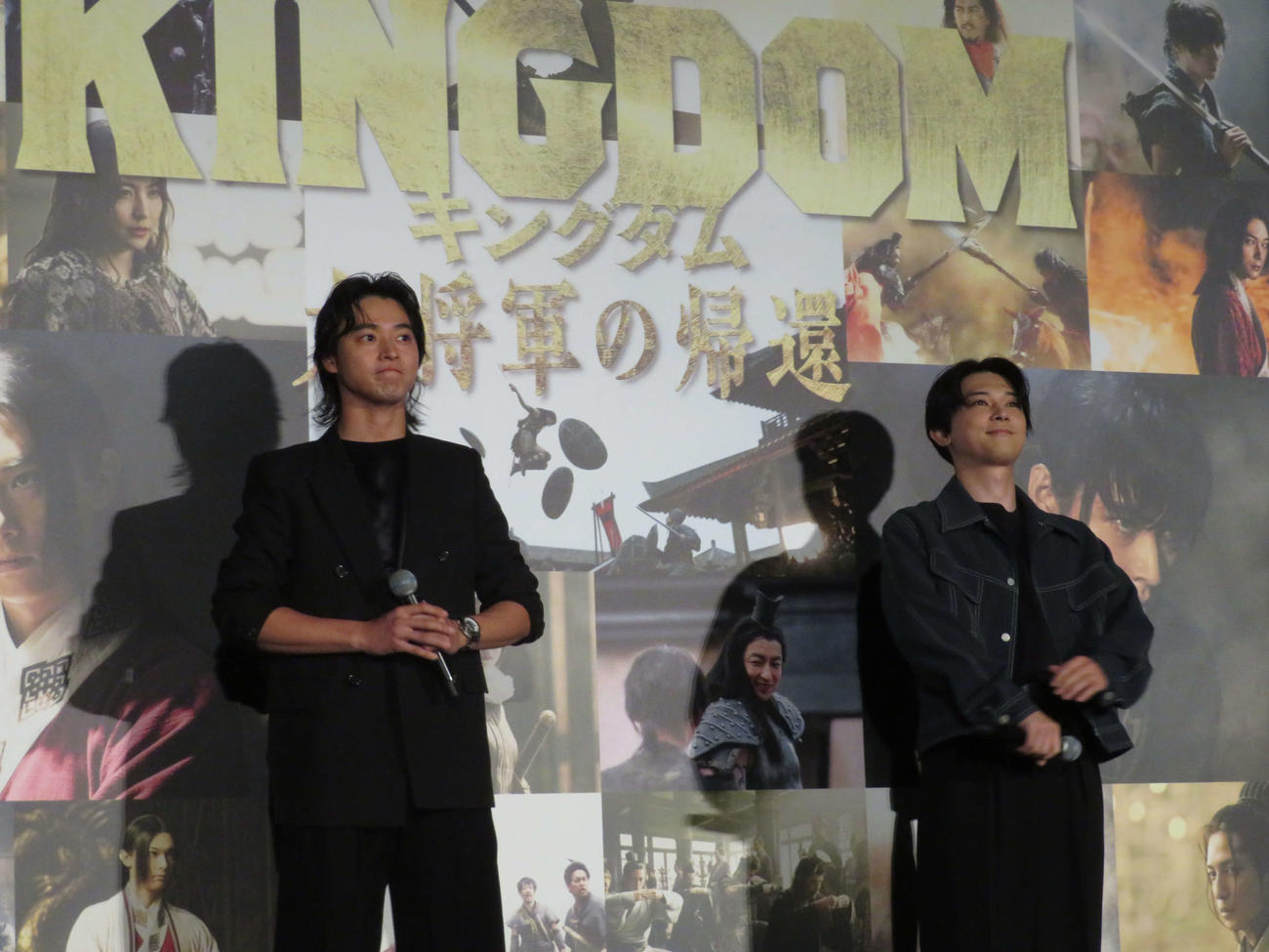 映画「キングダム　大将軍の帰還」大ヒット御礼舞台あいさつに登壇した山崎賢人と吉沢亮