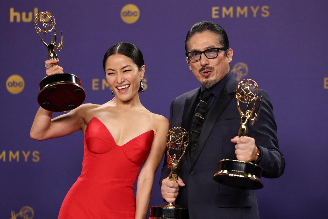 米エミー賞連続ドラマ部門の主演男優賞を受賞した真田広之と主演女優賞のアンナ・サワイ（ロイター）