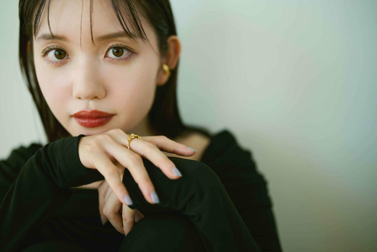 田中瞳アナの密着秘蔵ショットや撮り下ろし写真も…初のフォト 