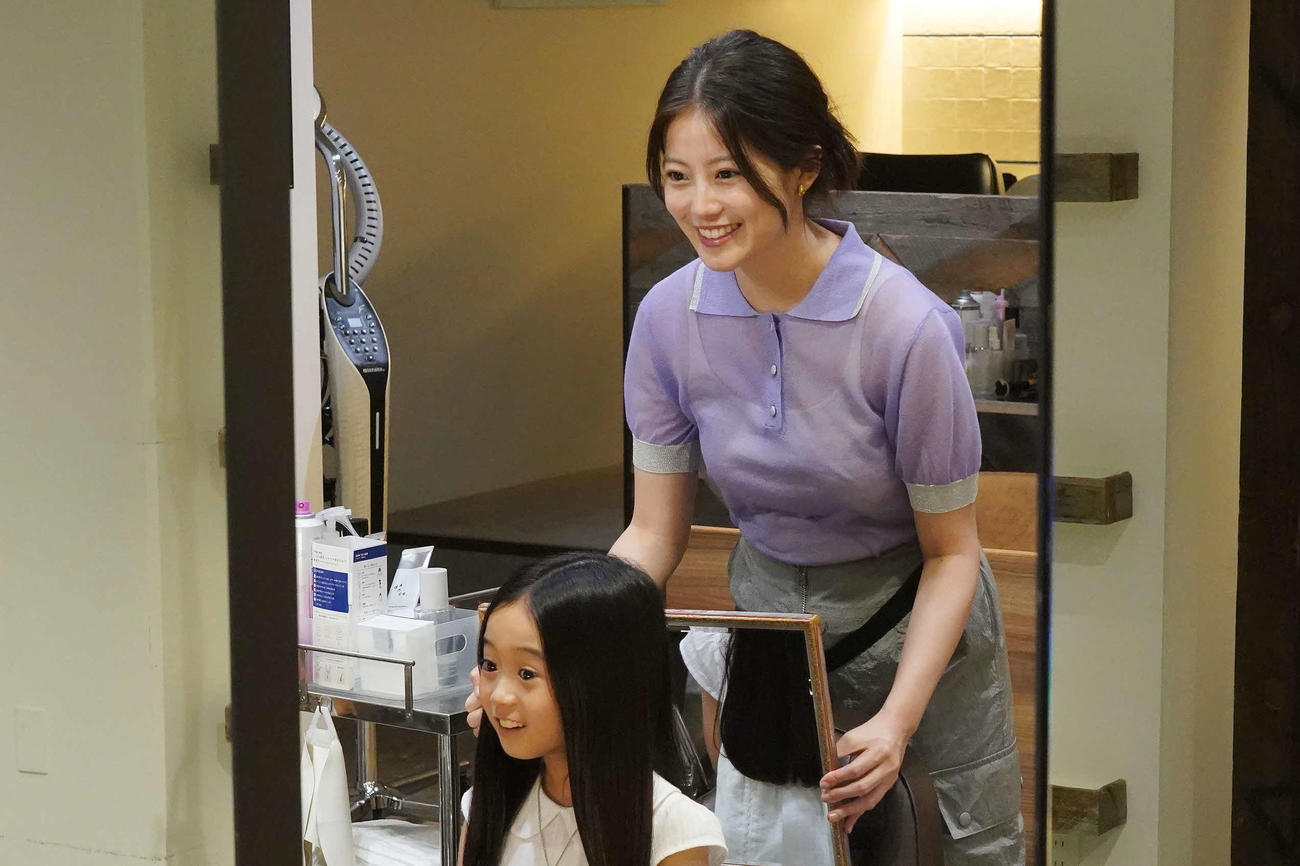 フジテレビ系「海のはじまり」で再共演を果たした泉谷星奈と今田美桜（C）フジテレビ