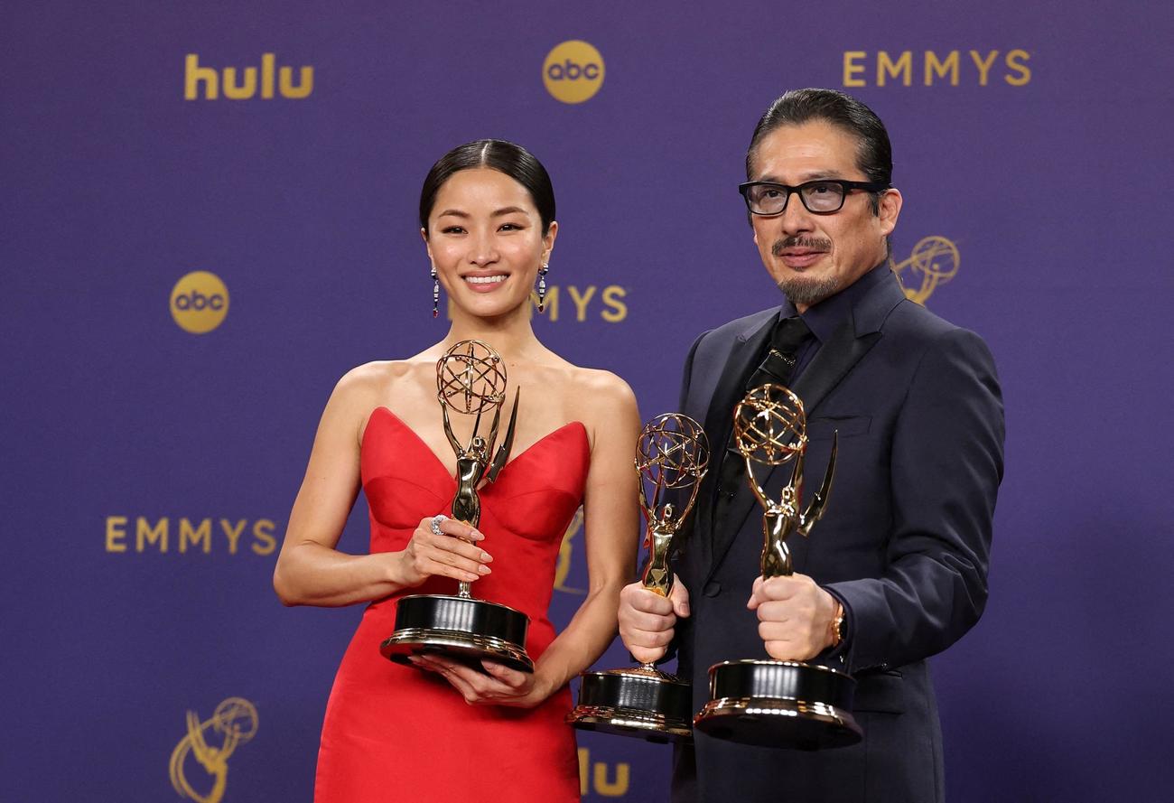 米エミー賞連続ドラマ部門の主演男優賞を受賞した真田広之と主演女優賞のアンナ・サワイ（ロイター）