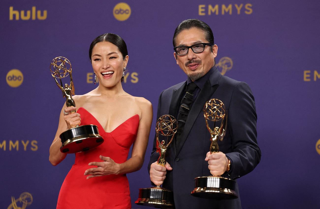 米エミー賞連続ドラマ部門の主演男優賞を受賞した真田広之と主演女優賞のアンナ・サワイ（ロイター）