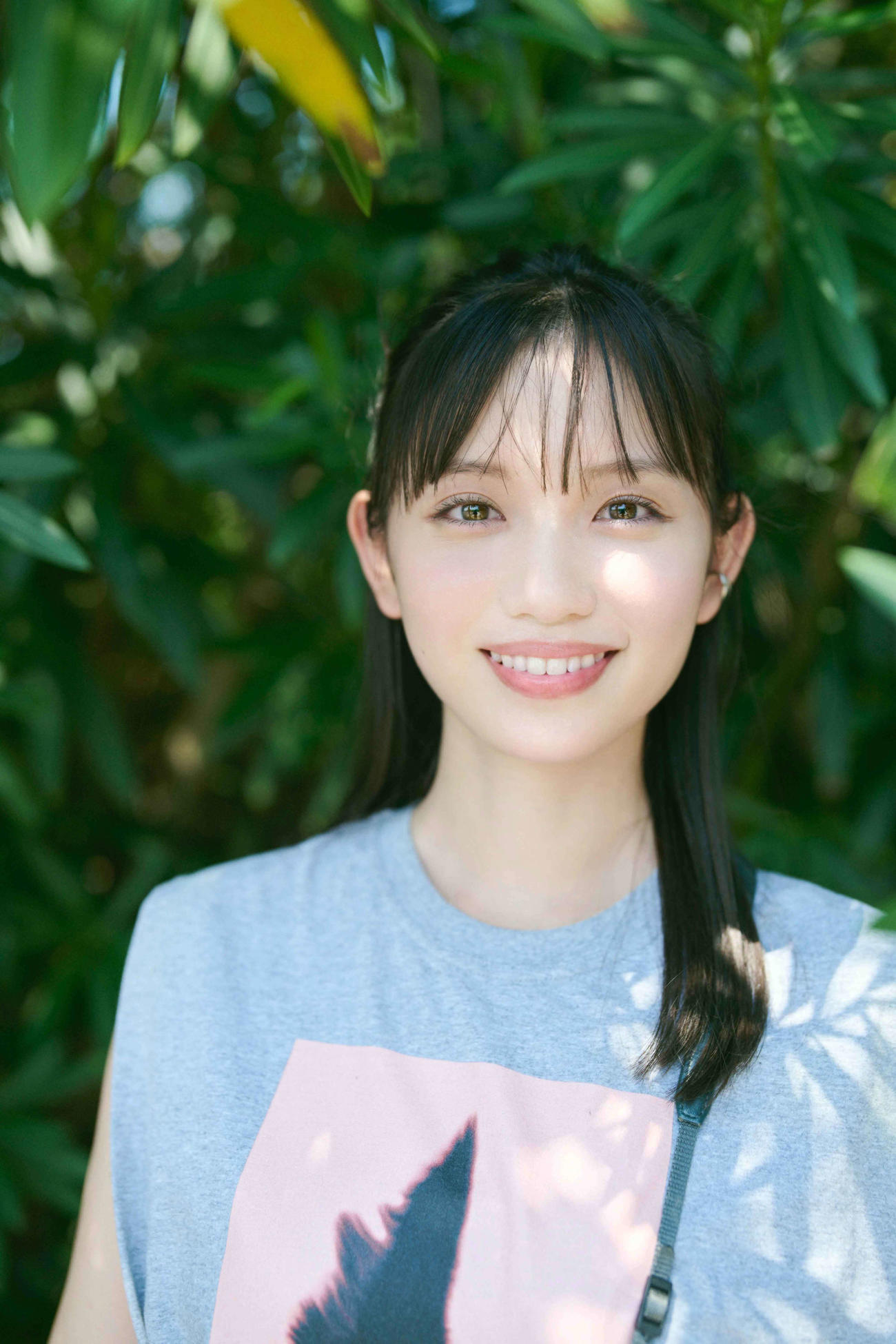 フォト＆エッセイ「瞳のまにまに」を発売するテレビ東京の田中瞳アナウンサー　（C）熊木優