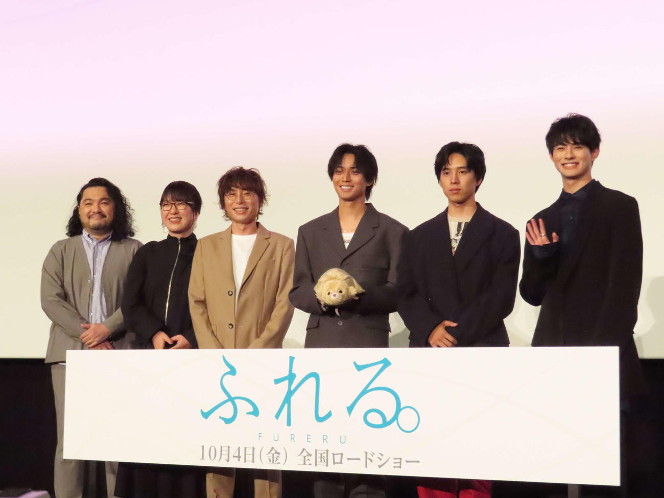 映画「ふれる。」完成披露試写会に出席した、左から田中将賀、岡田麿里、長井龍雪監督、永瀬廉、坂東隆汰、前田拳太郎