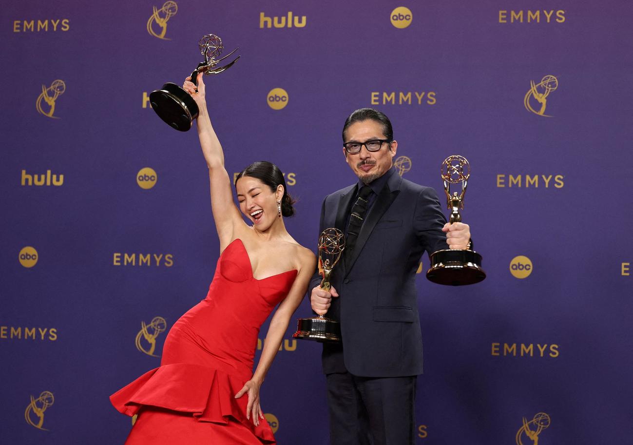 米エミー賞連続ドラマ部門の主演男優賞を受賞した真田広之と主演女優賞のアンナ・サワイ（ロイター）