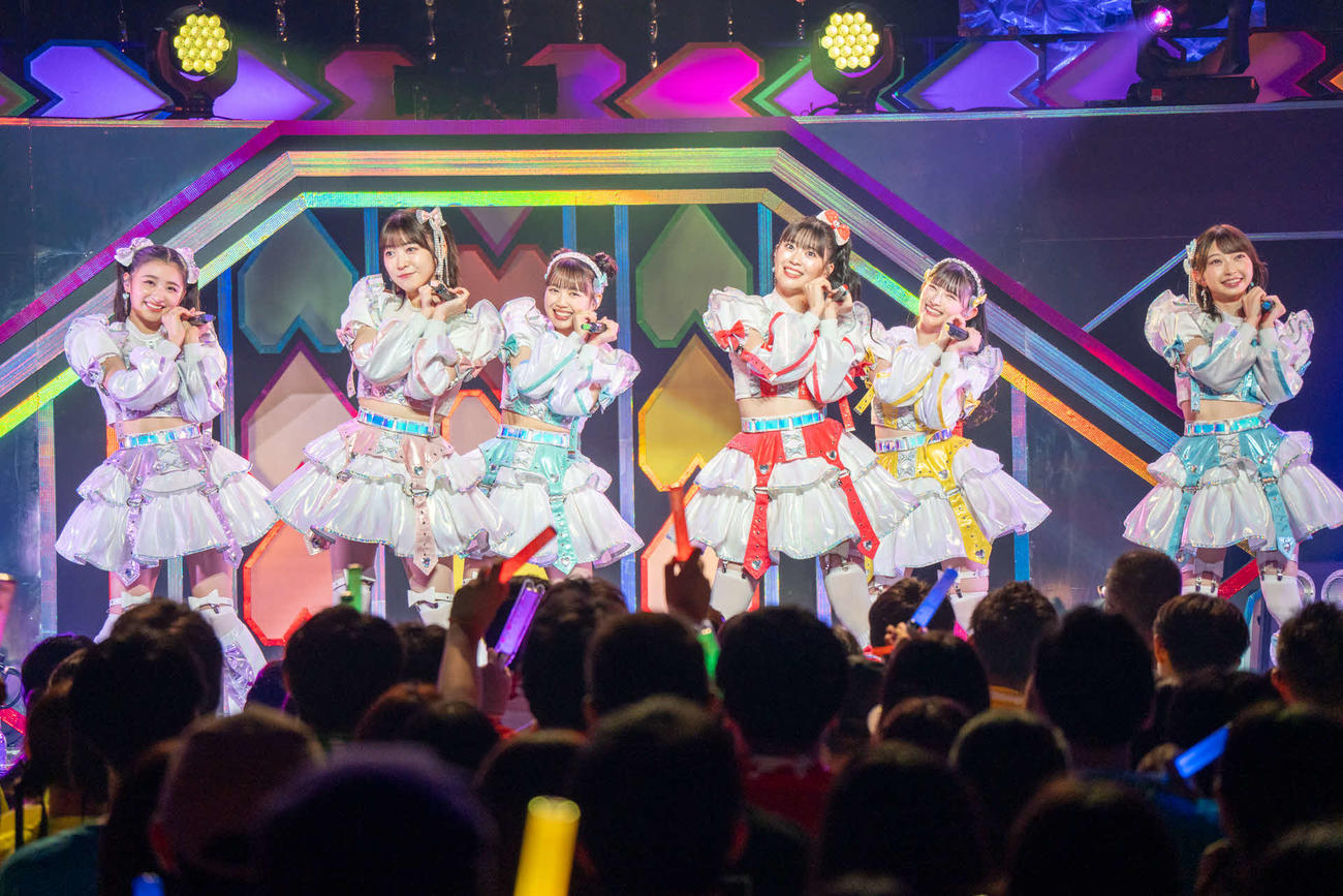 「超ときめきハート宣伝部のきみのハートにロックオンTOUR2024」最終公演を行った左から、杏ジュリア、小泉遥香、吉川ひより、坂井仁香、菅田愛貴、辻野かなみ