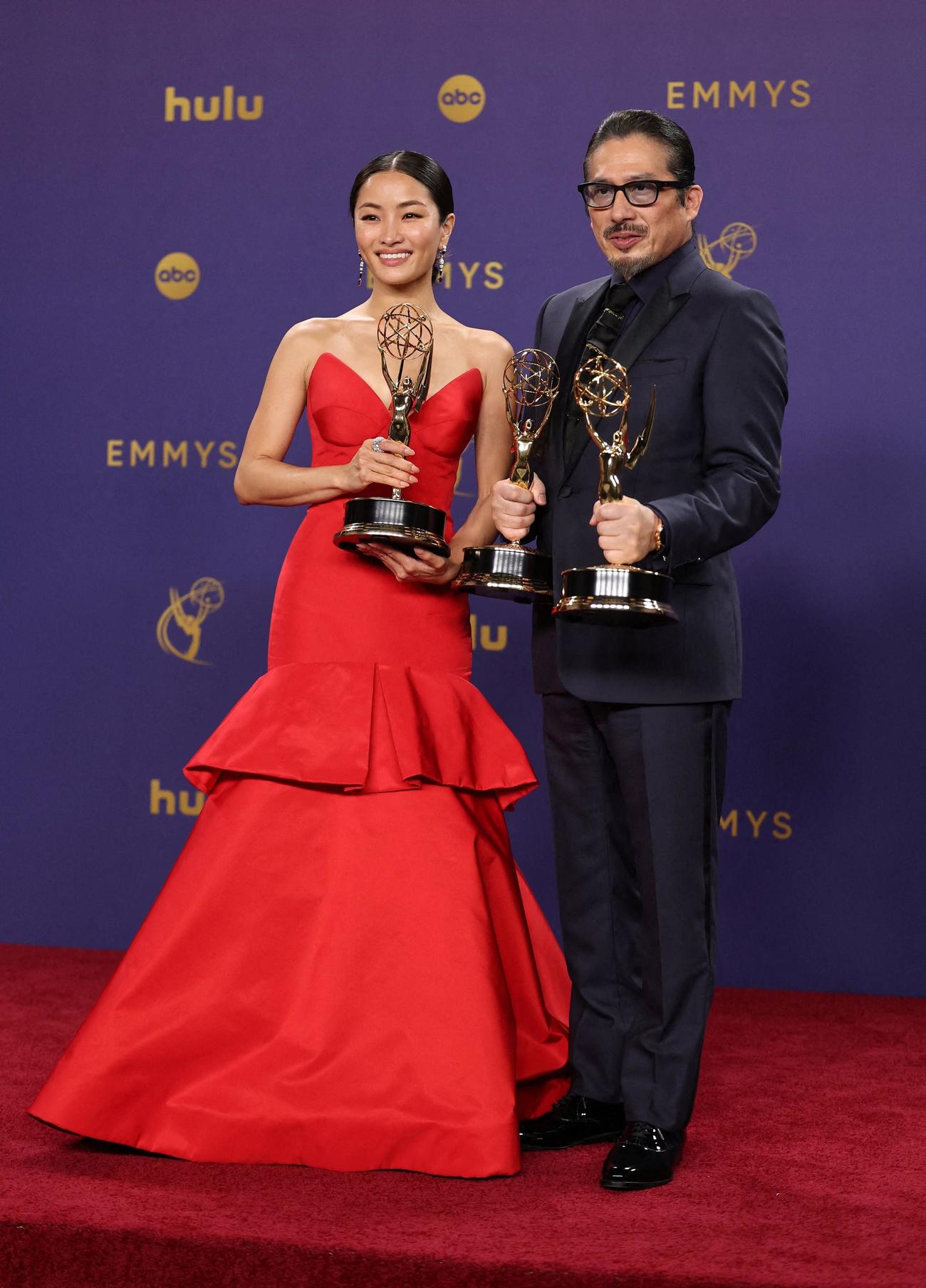 米エミー賞連続ドラマ部門の主演男優賞を受賞した真田広之と主演女優賞のアンナ・サワイ（ロイター）