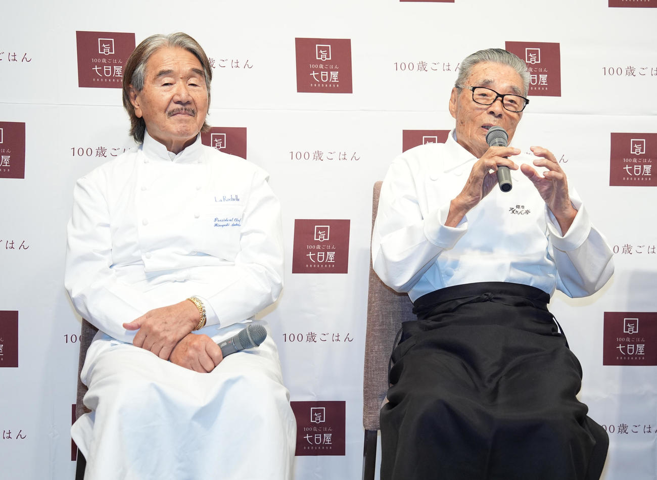七日屋「100歳ごはん」新商品記者発表会で話す道場六三郎氏（右）と坂井宏行氏（撮影・鈴木みどり）