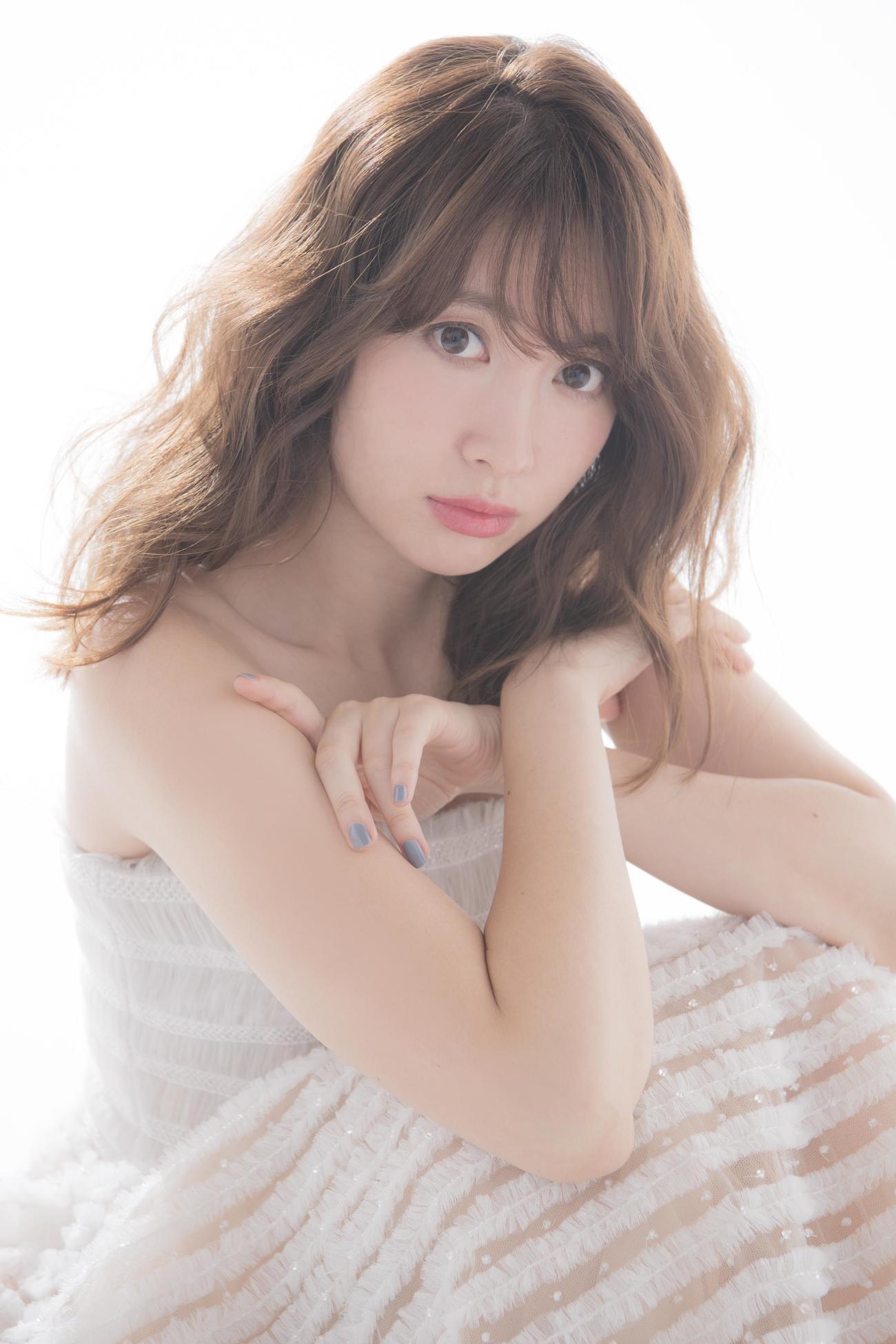 9年ぶりの写真集を発売する小嶋陽菜