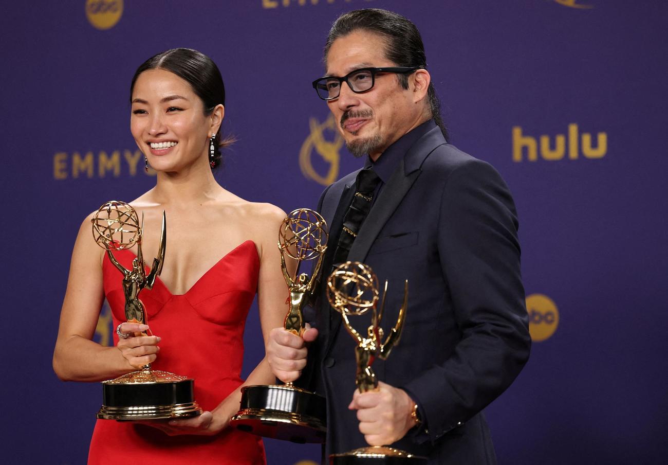 米エミー賞連続ドラマ部門の主演男優賞を受賞した真田広之と主演女優賞のアンナ・サワイ（ロイター）