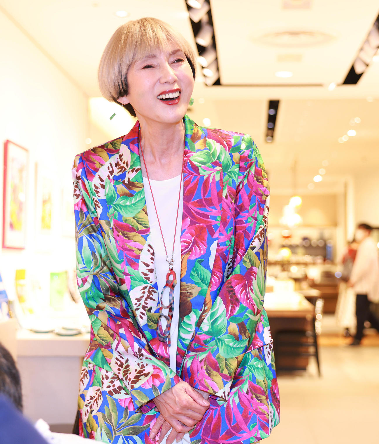 「～色彩の希望2～秋野暢子作品展－がんを乗り越えて、新たな色を見つける－」を開催する秋野暢子（撮影・野上伸悟）