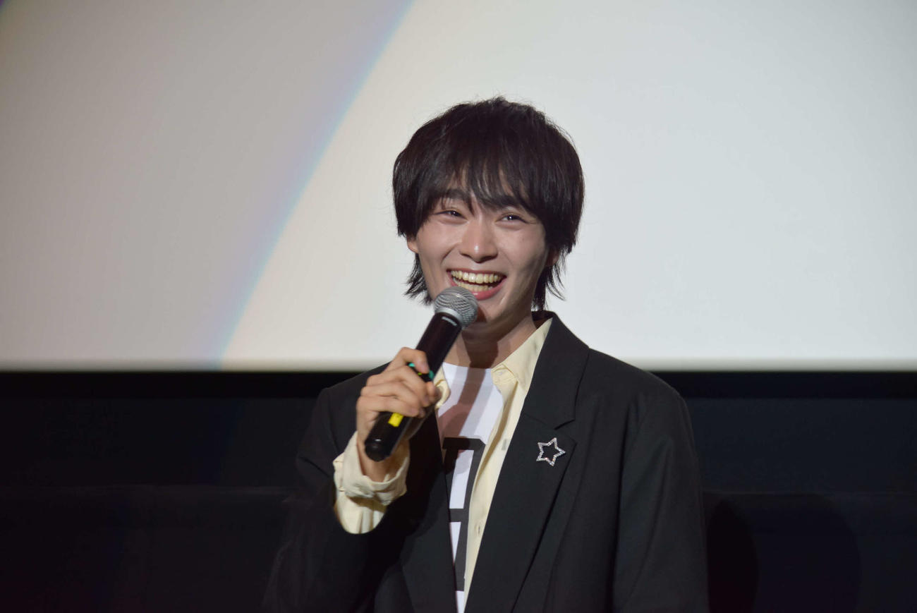 初主演映画「恋を知らない僕たちは」の舞台あいさつに登場した大西流星（撮影・阪口孝志）
