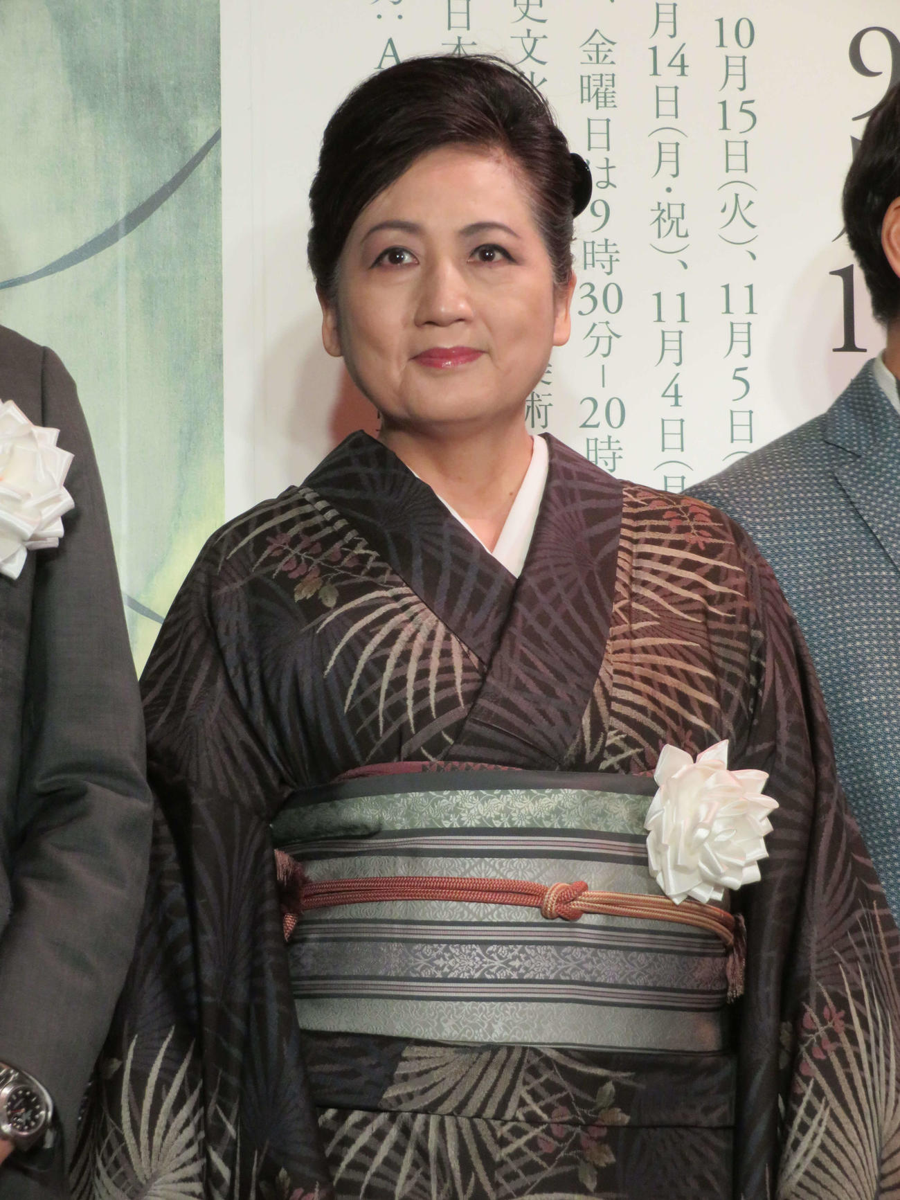 「田中一村展　奄美の光　魂の絵画」開会式であいさつする、田中一村記念美術館の宮崎緑館長（撮影・村上幸将）