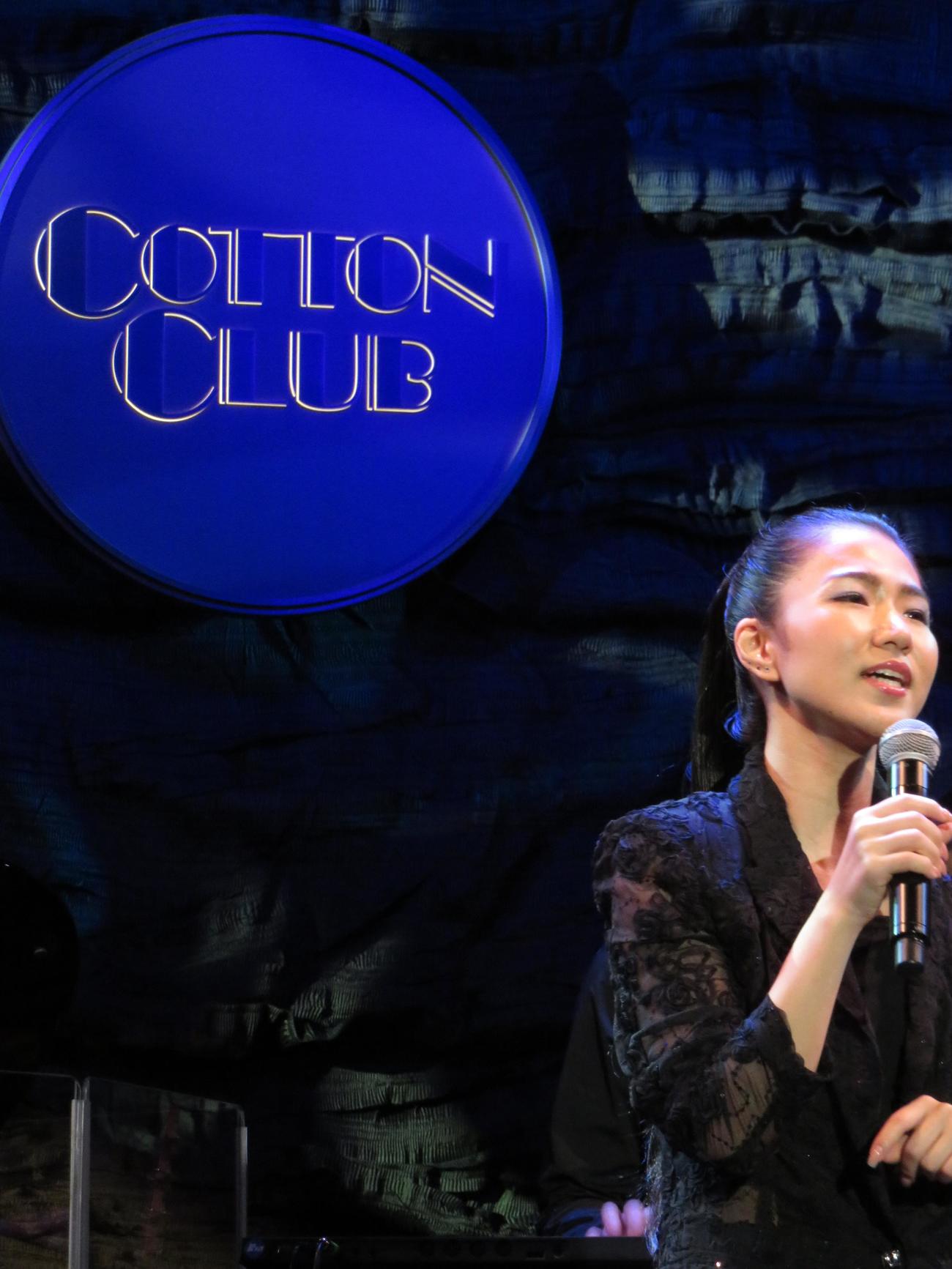COTTON CLUBでライブを行った田中あいみ

