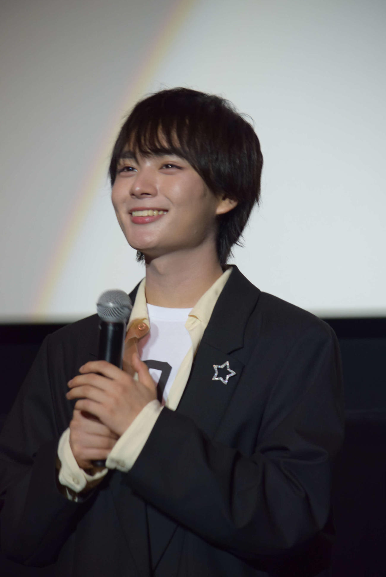 初主演映画「恋を知らない僕たちは」の舞台あいさつに登場した大西流星（撮影・阪口孝志）