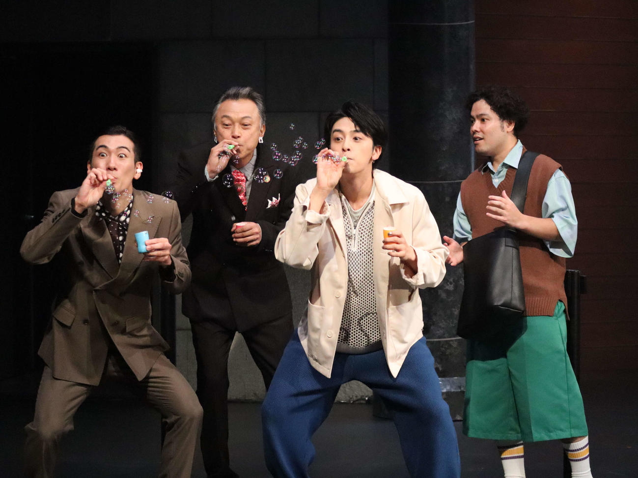 舞台「球体の球体」に出演する、左から小栗基裕、相島一之、新原泰佑、前原瑞樹