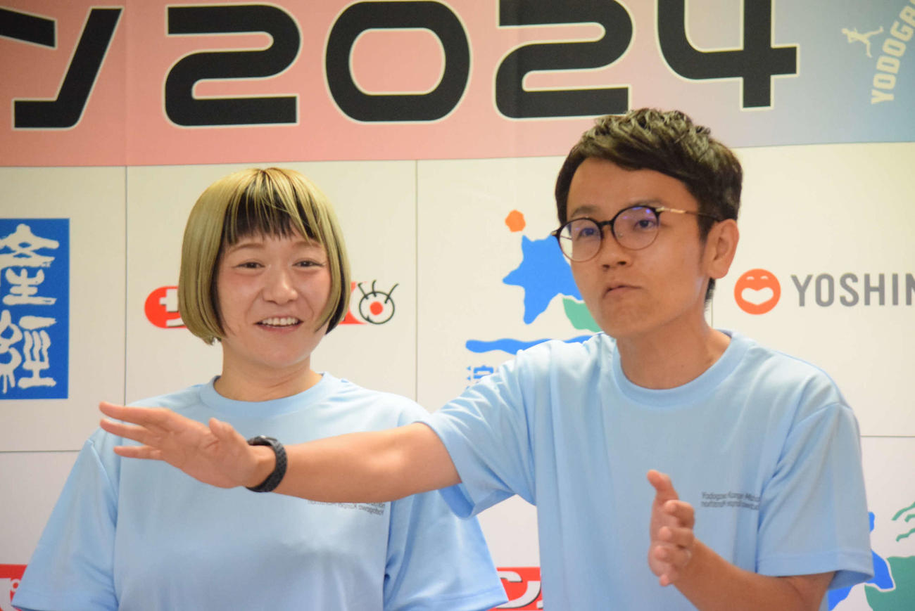 「淀川寛平マラソン2024」への意気込みを語った、女と男ワダちゃんと市川（撮影・阪口孝志）