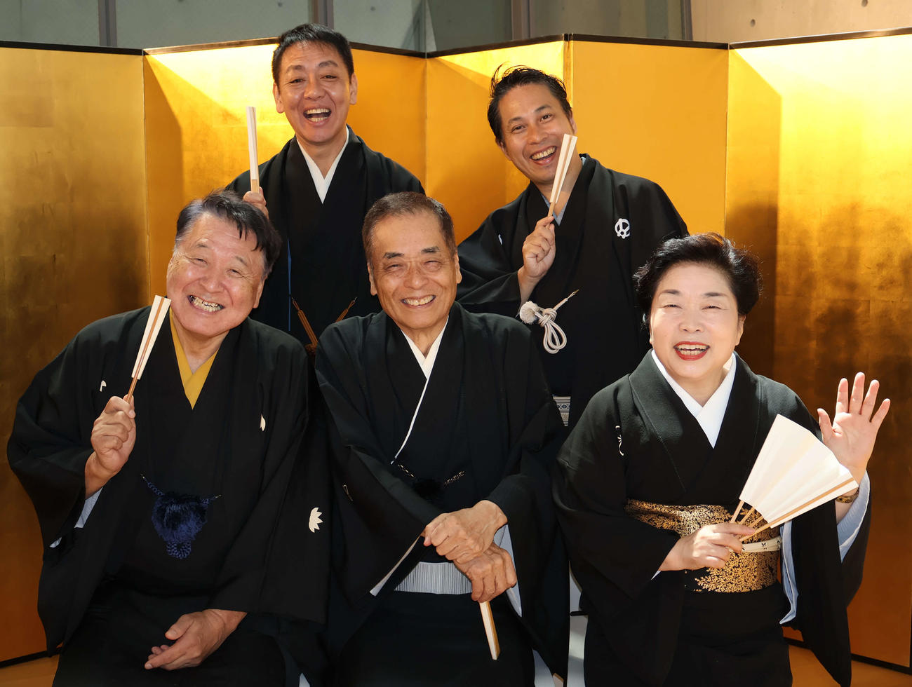 「元祖大阪名物あほの会」を来年8月の200回で終了すると発表した（前列左から）笑福亭仁福、桂小文枝、露の都（後列左から）桂三若、林家笑丸（撮影・村上久美子）