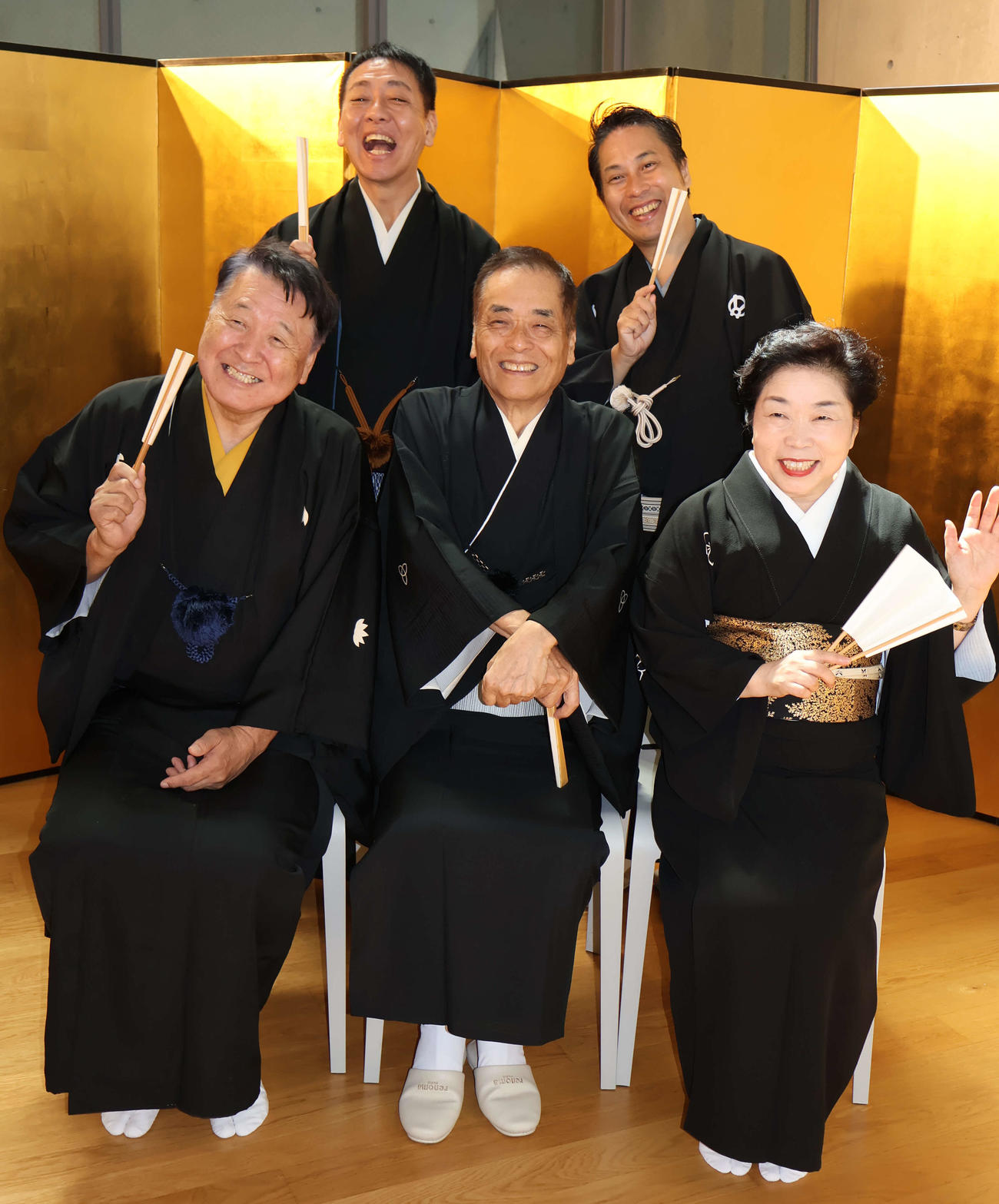 「元祖大阪名物あほの会」を来年8月の200回で終了すると発表した（前列左から）笑福亭仁福、桂小文枝、露の都（後列左から）桂三若、林家笑丸（撮影・村上久美子）