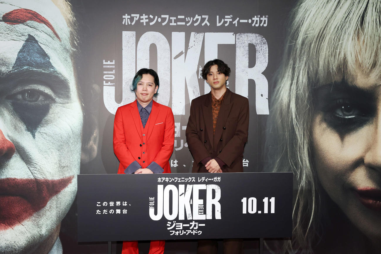 映画「ジョーカー2」声優発表＆注意速報イベントで記念撮影する映画感想TikTokクリエーターのしんのすけ（左）と山田裕貴（撮影・宮地輝）